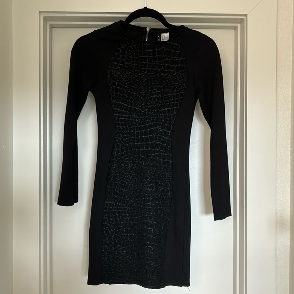Black Mini dress, long-sleeve, DIVIDED, size 4